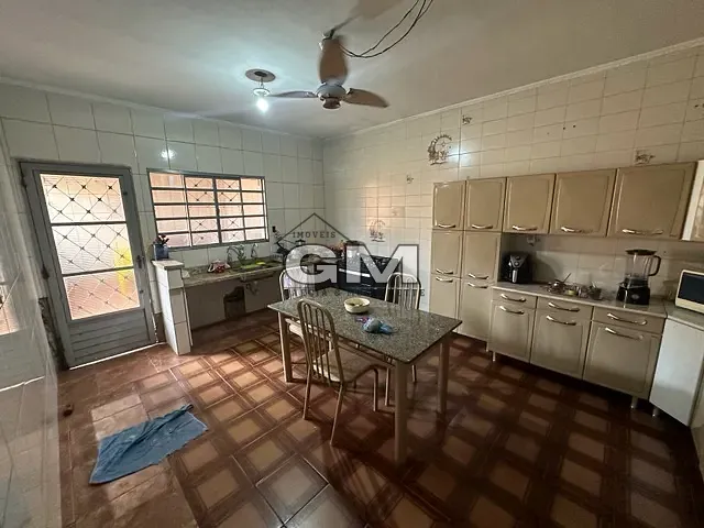 Sobrado com 200m² 6 quartos e 3 banheiros, à venda, no bairro Antônio Marincek em Ribeirão Preto