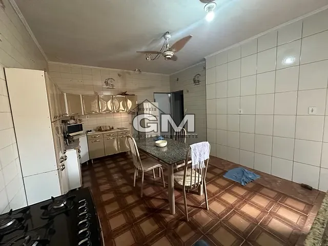 Sobrado com 200m² 6 quartos e 3 banheiros, à venda, no bairro Antônio Marincek em Ribeirão Preto