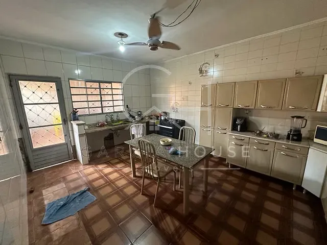 Sobrado com 200m² 6 quartos e 3 banheiros, à venda, no bairro Antônio Marincek em Ribeirão Preto
