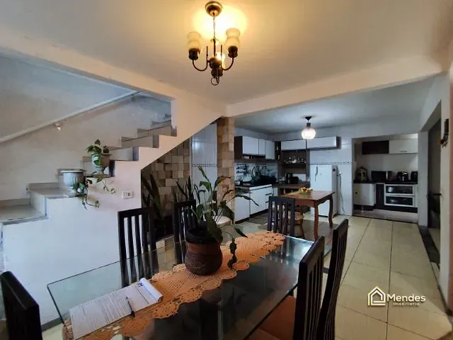 Sobrado com 186m² 2 quartos e 1 banheiro, à venda, no bairro Sítio Cercado em Curitiba