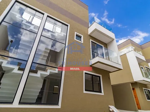 Sobrado 3 quartos e 2 banheiros, à venda, no bairro Uberaba em Curitiba