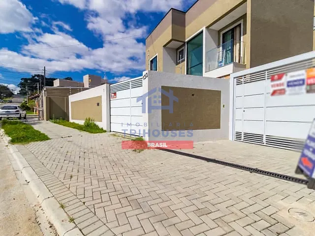 Sobrado 3 quartos e 2 banheiros, à venda, no bairro Uberaba em Curitiba