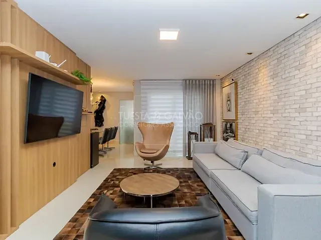 Sobrado com 249m² 4 quartos e 5 banheiros, à venda, no bairro Bom Retiro em Curitiba