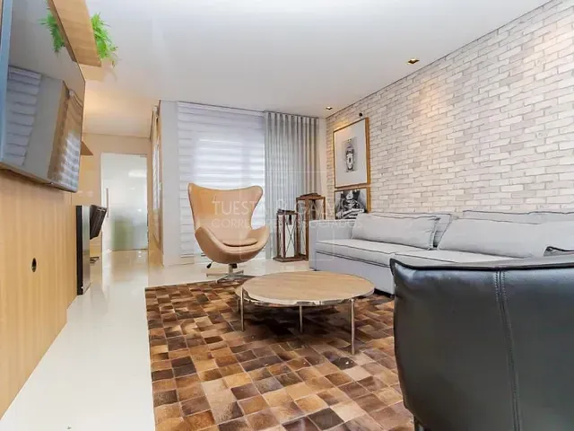 Sobrado com 249m² 4 quartos e 5 banheiros, à venda, no bairro Bom Retiro em Curitiba