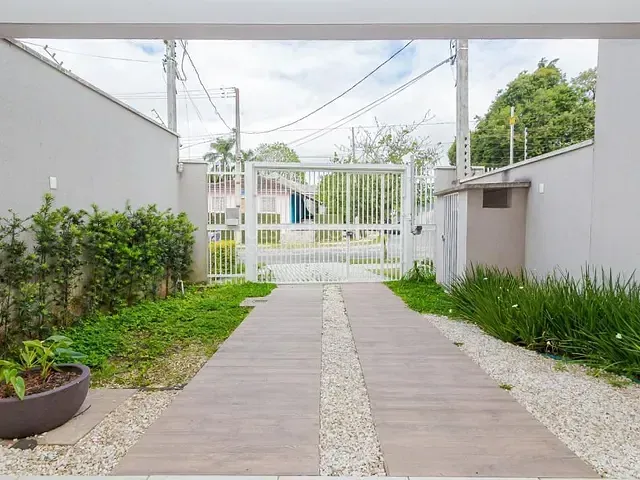 Sobrado com 249m² 4 quartos e 5 banheiros, à venda, no bairro Bom Retiro em Curitiba