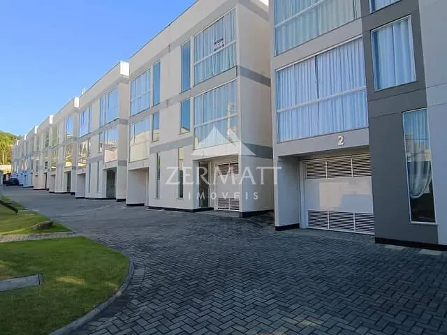 Sobrado com 150m² 2 quartos e 3 banheiros, à venda, no bairro Água Verde em Blumenau