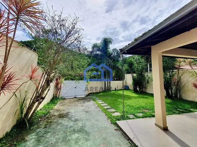 Sobrado com 209m² 5 quartos e 4 banheiros, à venda, no bairro Martim de Sá em Caraguatatuba