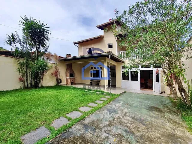 Sobrado com 209m² 5 quartos e 4 banheiros, à venda, no bairro Martim de Sá em Caraguatatuba