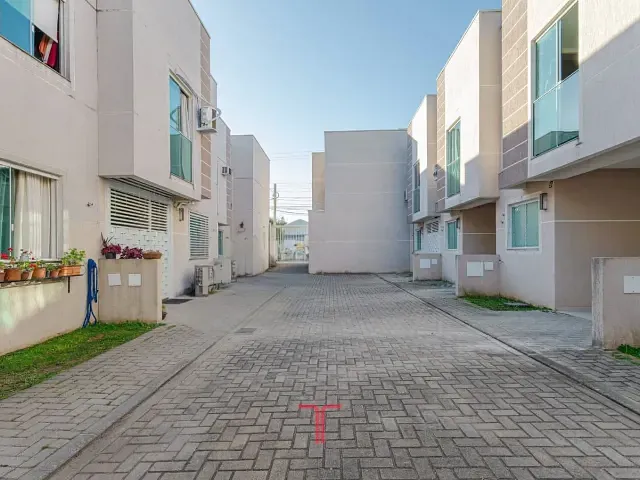 Sobrado com 60m² 2 quartos e 2 banheiros, à venda, no bairro Alto Boqueirão em Curitiba