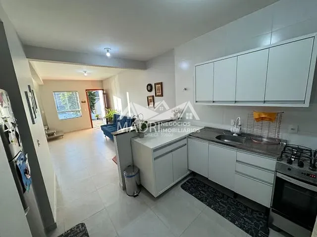 Sobrado com 100m² 2 quartos e 1 banheiro, à venda, no bairro Forquilhas em São José