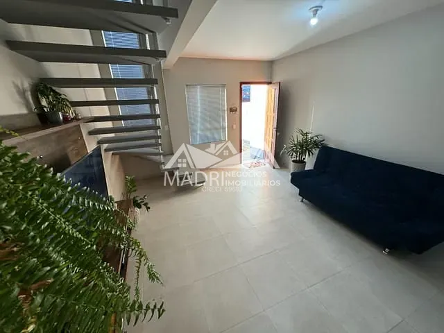 Sobrado com 100m² 2 quartos e 1 banheiro, à venda, no bairro Forquilhas em São José