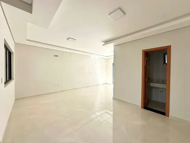 Sobrado com 180m² 3 quartos e 2 banheiros, à venda, no bairro Parque da Fonte em São José dos Pinhais