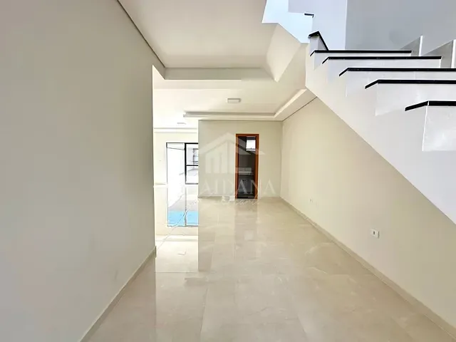 Sobrado com 180m² 3 quartos e 2 banheiros, à venda, no bairro Parque da Fonte em São José dos Pinhais