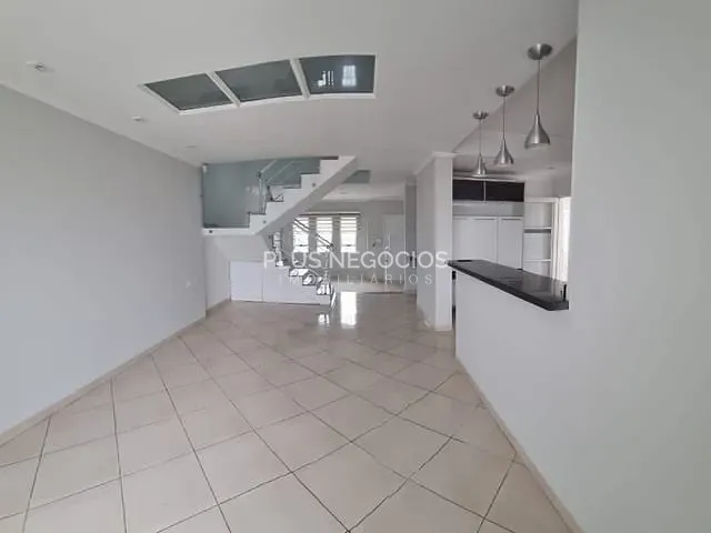 Sobrado com 200m² 3 quartos e 3 banheiros, à venda, no bairro Jardim Piazza Di Roma II em Sorocaba
