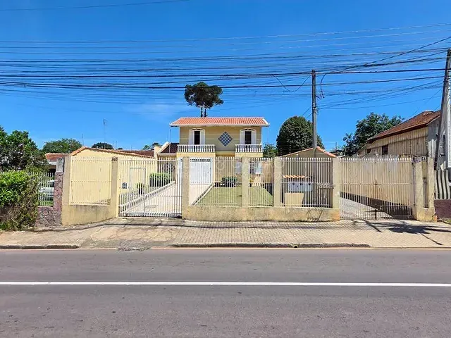 Sobrado com 310m² 3 quartos e 3 banheiros, à venda, no bairro Boqueirão em Curitiba