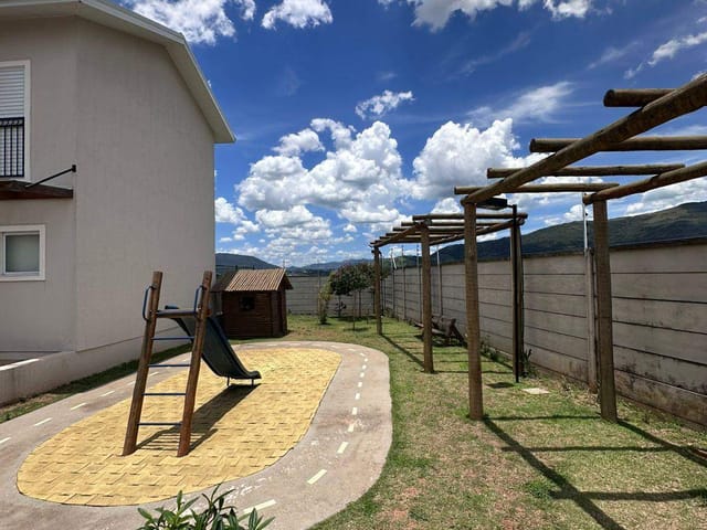 Sobrado 2 quartos e 2 banheiros, para alugar, no bairro Ponte Nova em Extrema