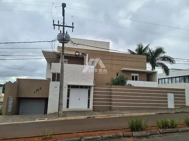Sobrado com 300m² 3 quartos e 5 banheiros, à venda, no bairro Estrela em Ponta Grossa