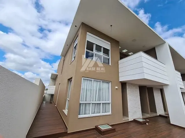 Sobrado com 300m² 3 quartos e 5 banheiros, à venda, no bairro Estrela em Ponta Grossa