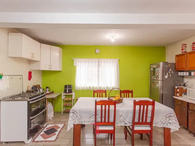 Sobrado com 200m² 3 quartos e 3 banheiros, à venda, no bairro Cidade Industrial em Curitiba