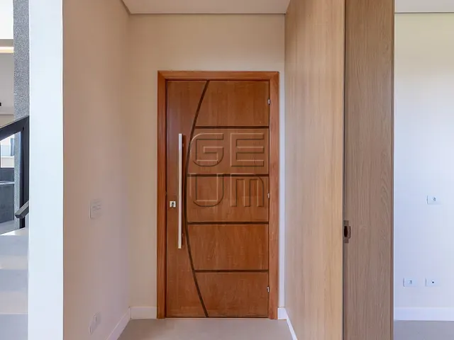 Sobrado com 259m² 3 quartos e 4 banheiros, à venda, no bairro Parque Tauá em Londrina