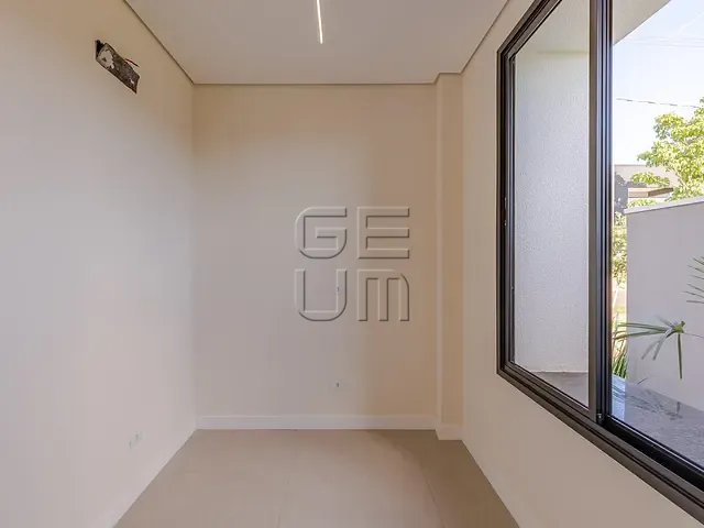 Sobrado com 259m² 3 quartos e 4 banheiros, à venda, no bairro Parque Tauá em Londrina