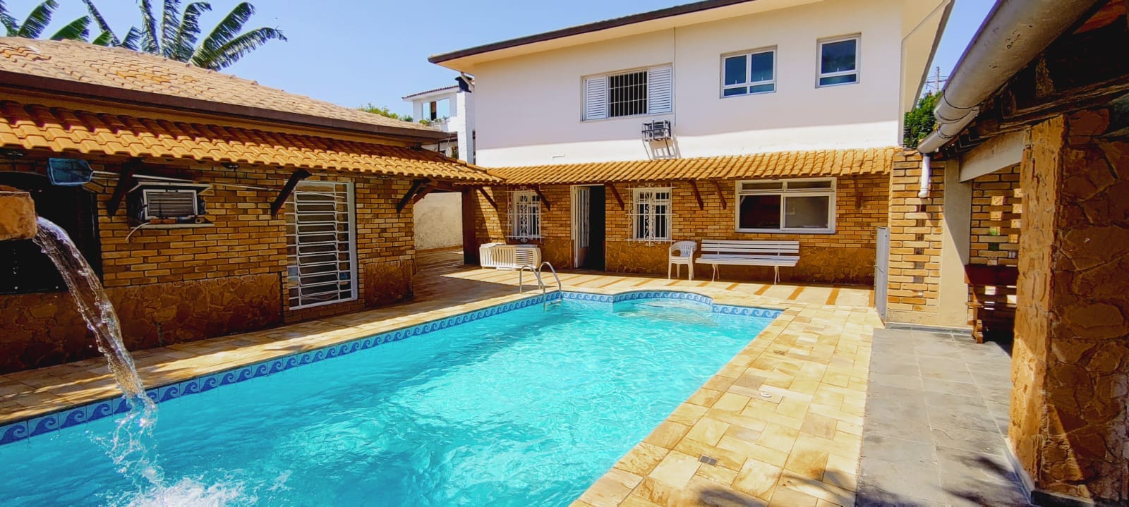 Foto do Sobrado-Sobrado à venda, 710m² com 4 dorm sendo 2 suítes, 8 vagas, casa com edícula, piscina com cascata e  churrasqueira - Alto da Lapa