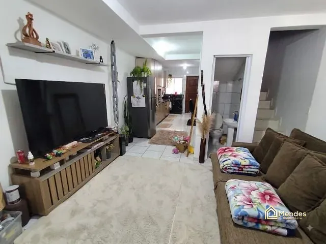 Sobrado com 76m² 3 quartos e 1 banheiro, à venda, no bairro Ganchinho em Curitiba