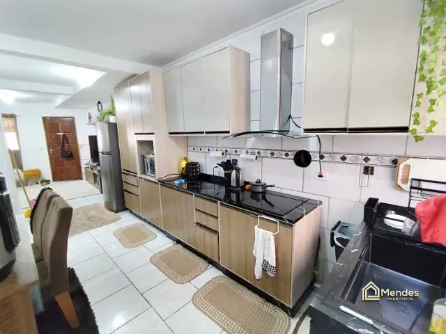 Sobrado com 76m² 3 quartos e 1 banheiro, à venda, no bairro Ganchinho em Curitiba