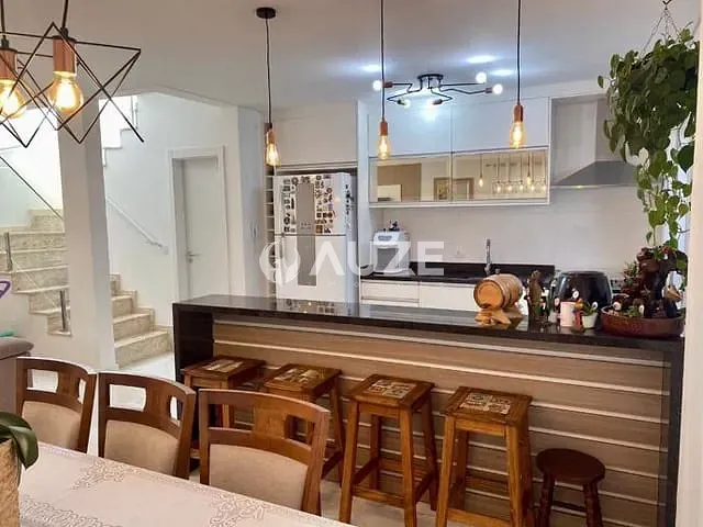 Sobrado com 172m² 3 quartos e 4 banheiros, à venda, no bairro Uberaba em Curitiba
