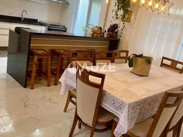 Sobrado com 172m² 3 quartos e 4 banheiros, à venda, no bairro Uberaba em Curitiba