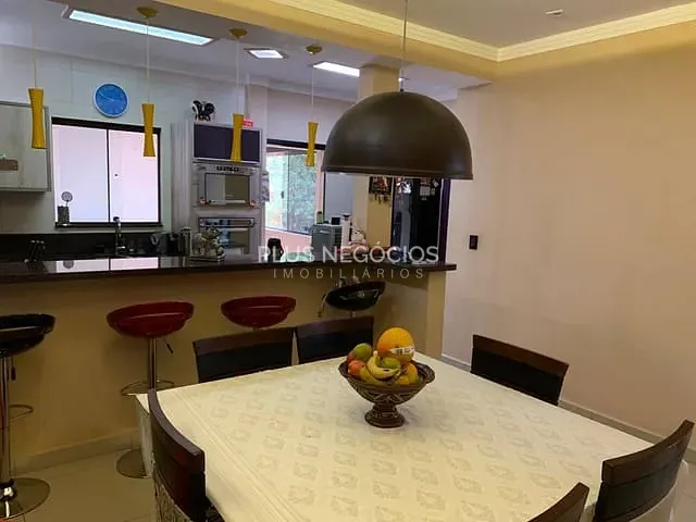 Sobrado com 377m² 3 quartos e 2 banheiros, à venda, no bairro Wanel Ville em Sorocaba