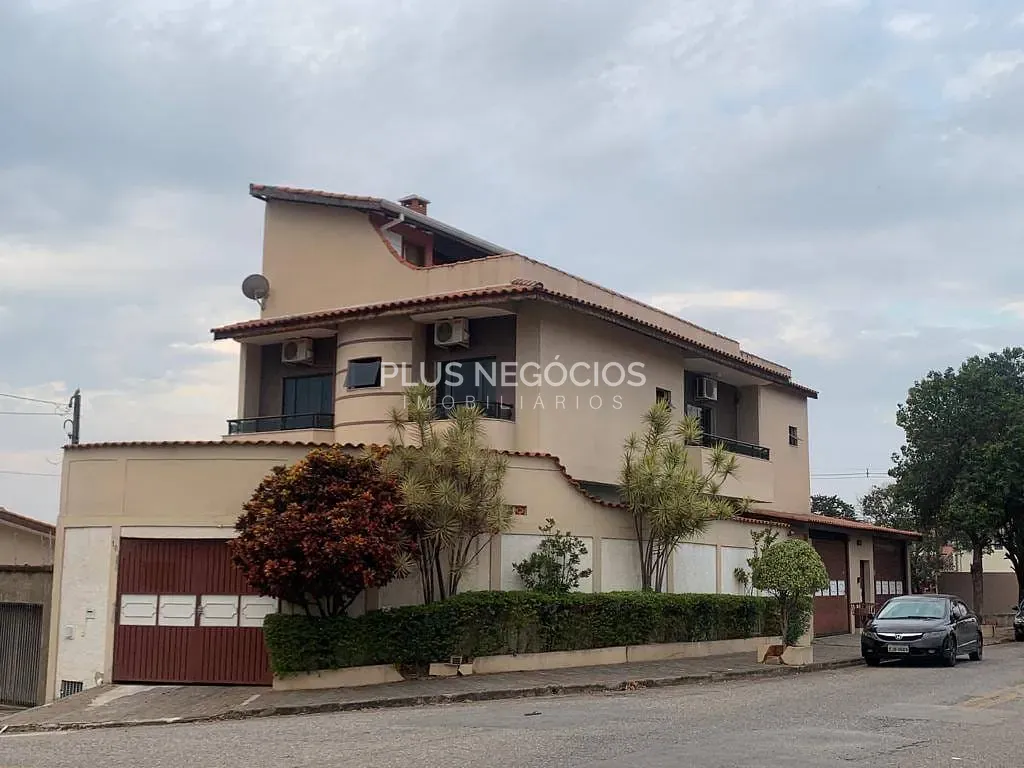 Sobrado, 3 quartos, 207 m² - Foto 2