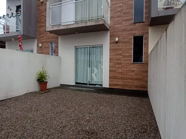 Sobrado 2 quartos e 2 banheiros, à venda, no bairro Areias em Tijucas