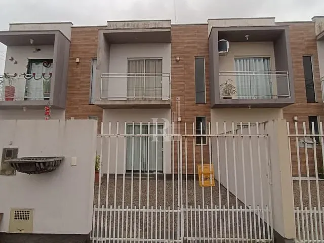 Sobrado 2 quartos e 2 banheiros, à venda, no bairro Areias em Tijucas