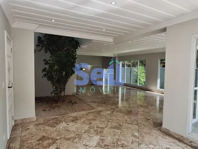 Sobrado com 630m² 4 quartos e 5 banheiros, para alugar, no bairro Alphaville Residencial 2 em Barueri