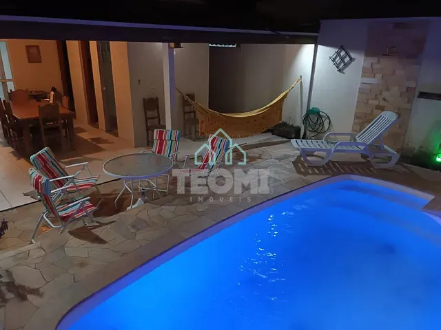 Sobrado com 225m² 3 quartos e 3 banheiros, à venda, no bairro Vila Sao Geraldo em Taubaté