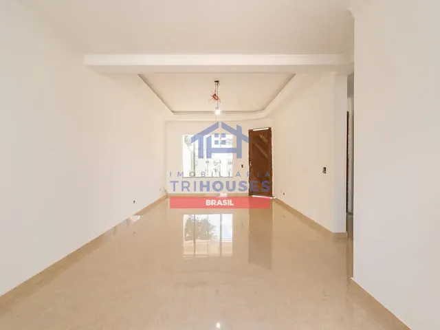Sobrado com 182m² 4 quartos e 3 banheiros, à venda, no bairro Cajuru em Curitiba