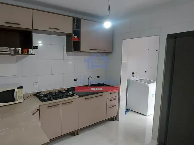 Sobrado com 182m² 4 quartos e 3 banheiros, à venda, no bairro Cajuru em Curitiba