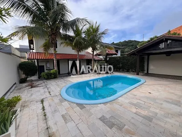 Sobrado 3 quartos e 1 banheiro, para alugar, no bairro Ressacada em Itajaí