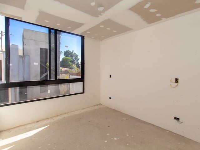 Sobrado com 151m² 3 quartos e 4 banheiros, à venda, no bairro Uberaba em Curitiba