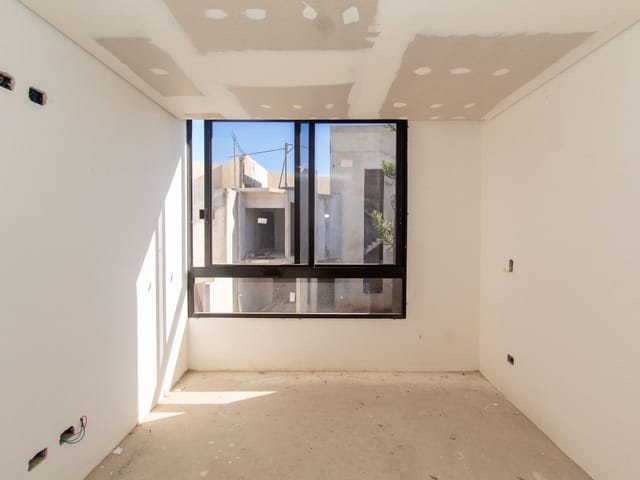 Sobrado com 151m² 3 quartos e 4 banheiros, à venda, no bairro Uberaba em Curitiba