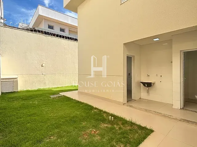 Sobrado 3 quartos e 4 banheiros, à venda, no bairro Cardoso Continuação em Aparecida de Goiânia