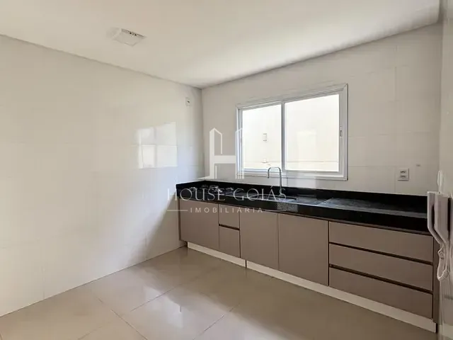 Sobrado 3 quartos e 4 banheiros, à venda, no bairro Cardoso Continuação em Aparecida de Goiânia