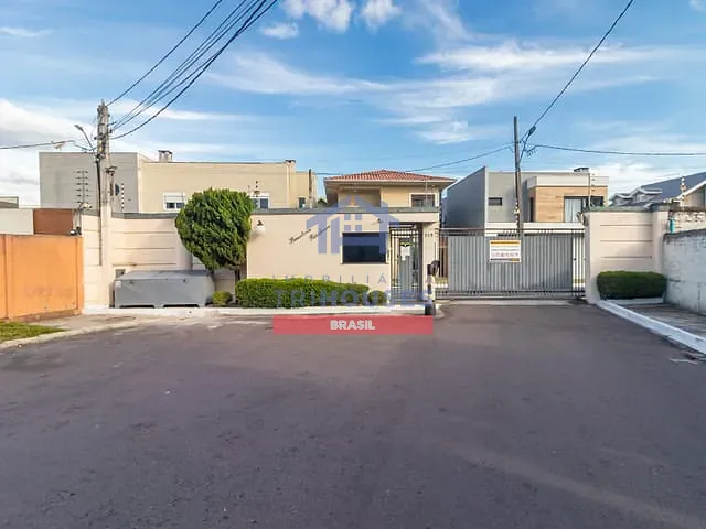 Sobrado 4 quartos e 3 banheiros, à venda, no bairro Uberaba em Curitiba