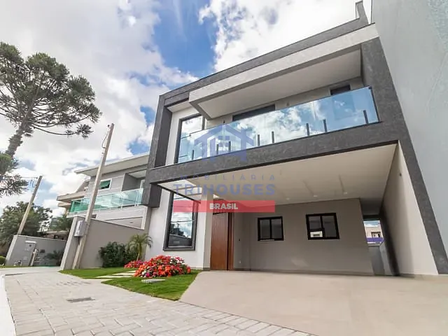 Sobrado 4 quartos e 3 banheiros, à venda, no bairro Uberaba em Curitiba