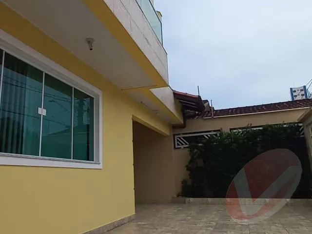 Sobrado 4 quartos e 2 banheiros, à venda, no bairro Flórida em Praia Grande
