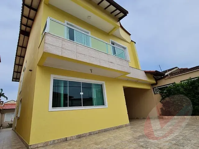 Sobrado 4 quartos e 2 banheiros, à venda, no bairro Flórida em Praia Grande