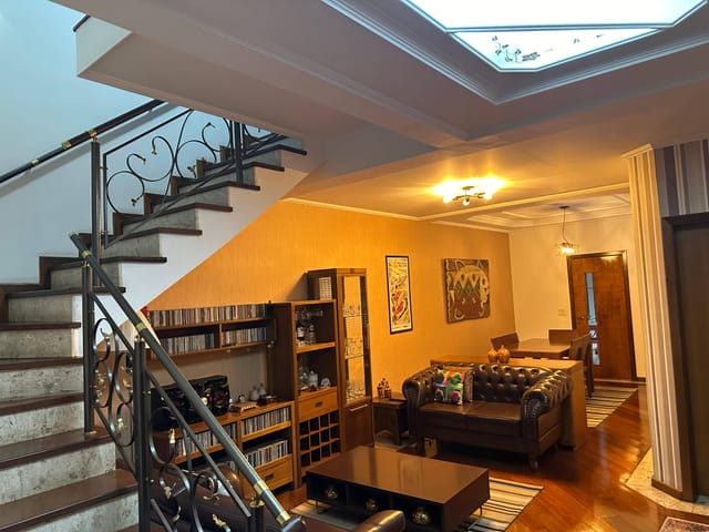 Foto do Sobrado - ✨ Sobrado Amplo de 260m² à Venda no Coração do Belém! 3 Dormitórios, 2 Vagas e Área Gourmet com Churrasqueira 🔥 – Permuta de até 50%! 🏠 | Organização Imobiliária Açores