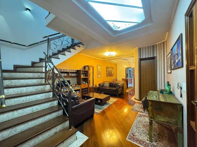 Foto do Sobrado - ✨ Sobrado Amplo de 260m² à Venda no Coração do Belém! 3 Dormitórios, 2 Vagas e Área Gourmet com Churrasqueira 🔥 – Permuta de até 50%! 🏠 | Organização Imobiliária Açores