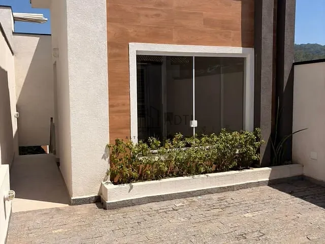 Sobrado 3 quartos e 2 banheiros, à venda, no bairro Vila São Paulo em Mogi das Cruzes